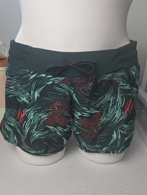 Patagonia Women's Black Patterned Athletic Shorts with Drawstring Size Small